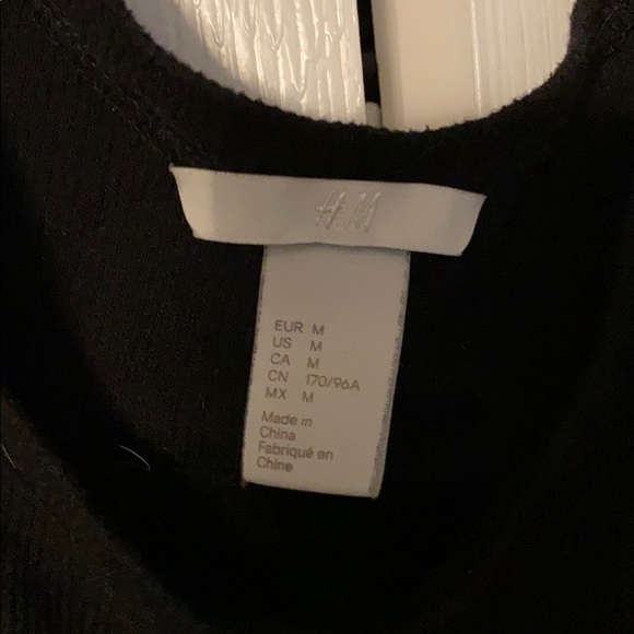 H&M cold shoulder long sleeve - Picture 4 of 4